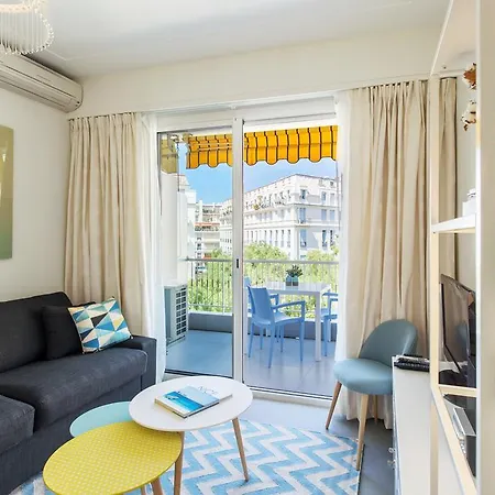 Le Palace Apartment *